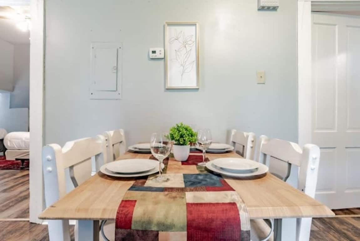 Dauphin District Darling #3-Downtown, Restaurants Apartment Mobile Exterior photo
