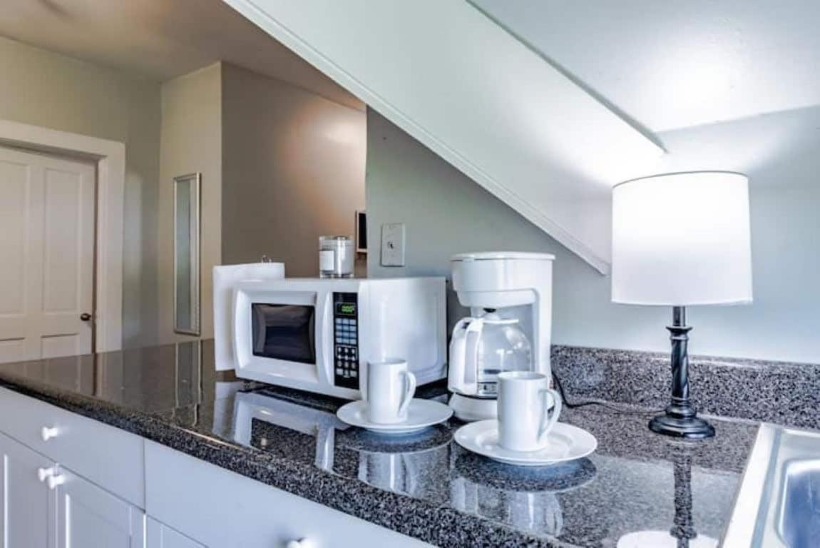 Dauphin District Darling #3-Downtown, Restaurants Apartment Mobile Exterior photo